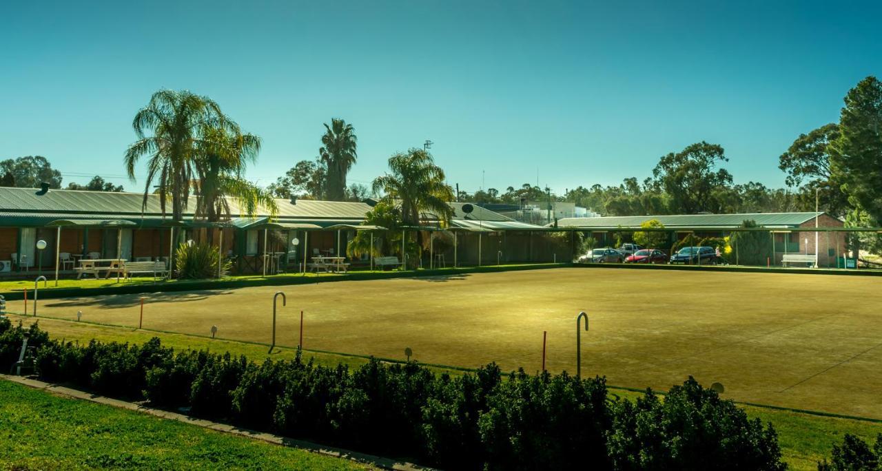 Deniliquin Country Club Motor Inn Exteriör bild