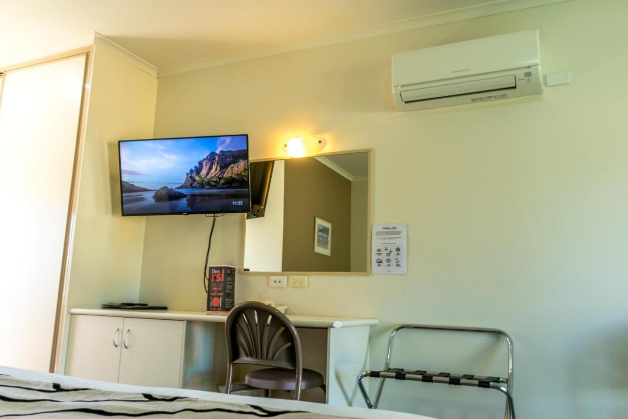 Deniliquin Country Club Motor Inn Exteriör bild