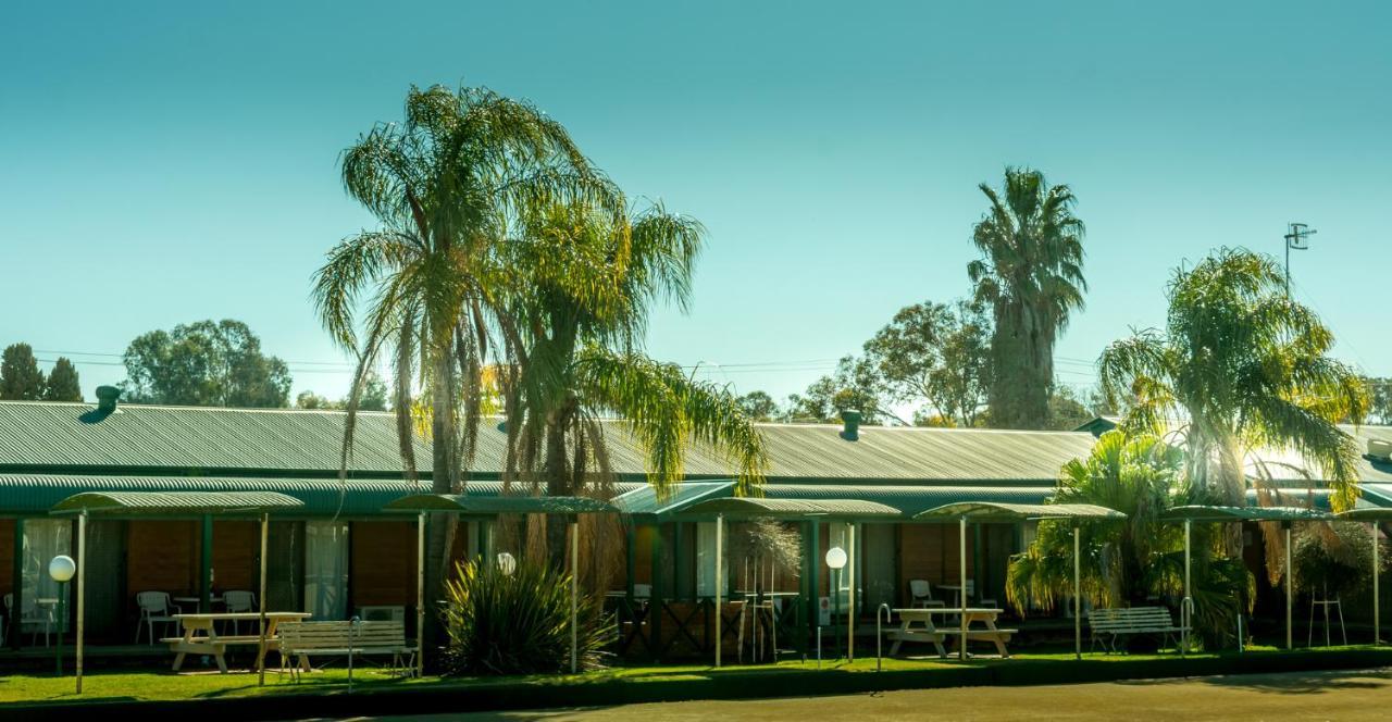 Deniliquin Country Club Motor Inn Exteriör bild