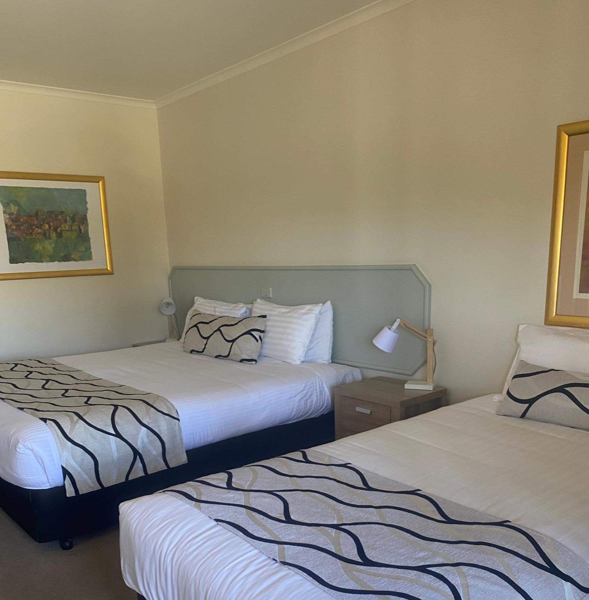 Deniliquin Country Club Motor Inn Exteriör bild