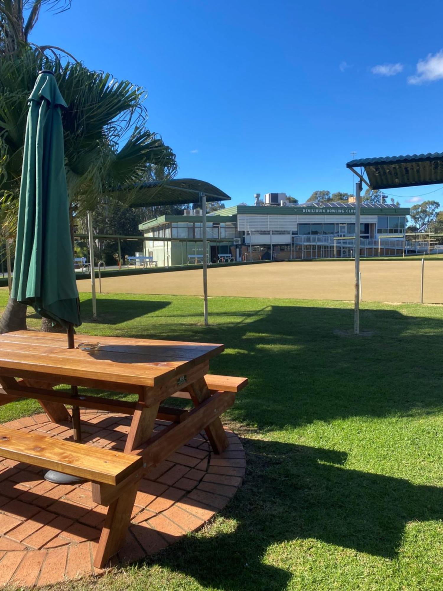 Deniliquin Country Club Motor Inn Exteriör bild